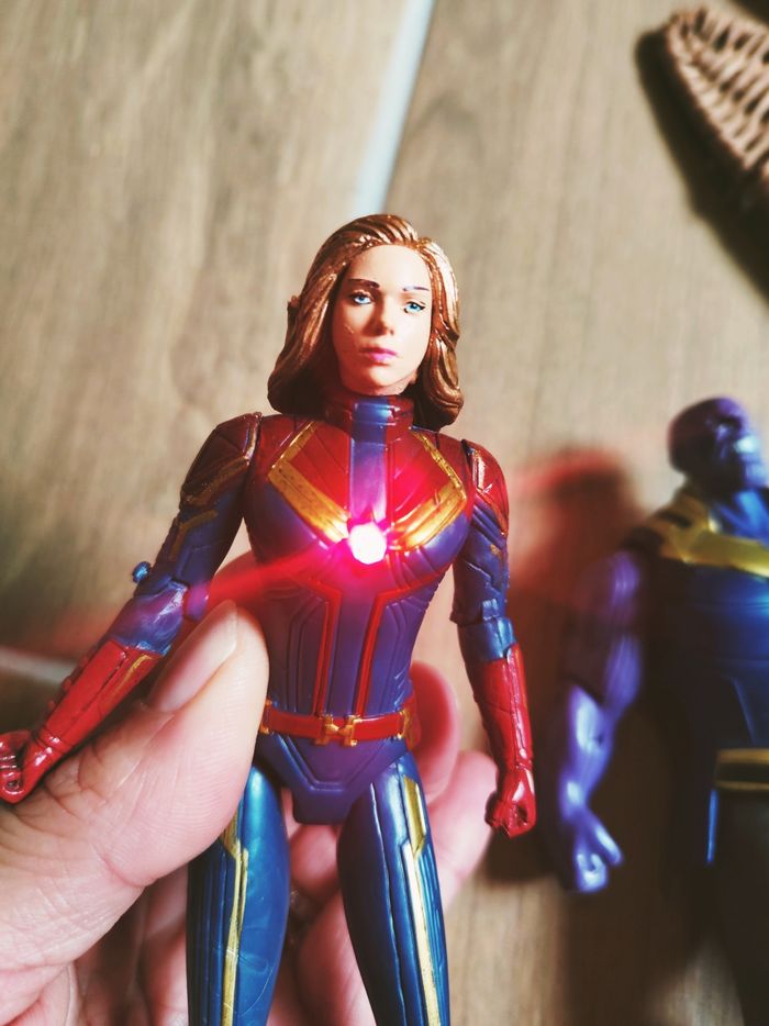 💫Lot de 2 Figurines Captain Marvel et Thanos Avengers Marvel - photo numéro 3