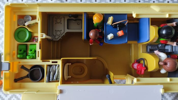 Camping car PLAYMOBIL complet (sans boîte) - photo numéro 6
