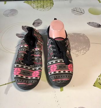 Basket basse à lacet taille 38 gris noir blanc rose