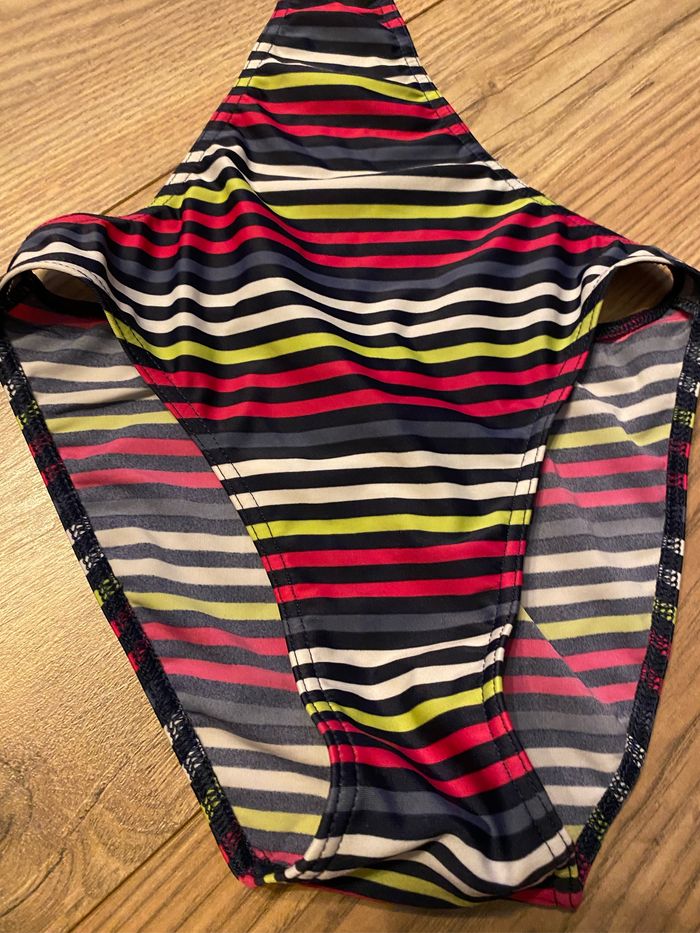 Maillot de bain 1 pièce rayé rose blanc noir vert en T34 de la marque 3 suisses - photo numéro 2