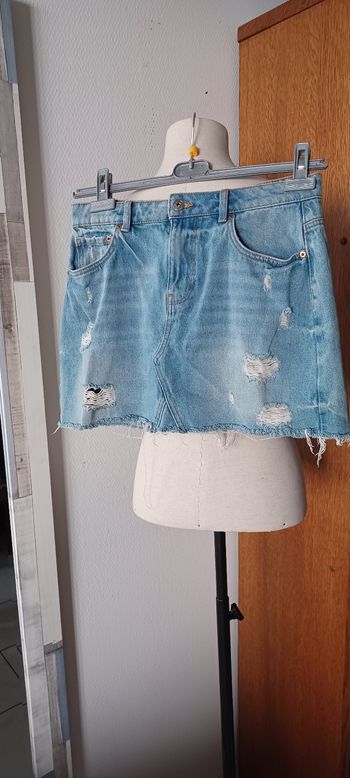 Tres jolie mini jupe  jeans  femme T 40