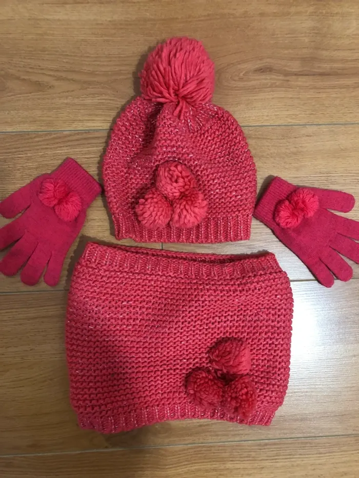 Bonnet à pompon et tour de cou et gants rose vif - photo numéro 6