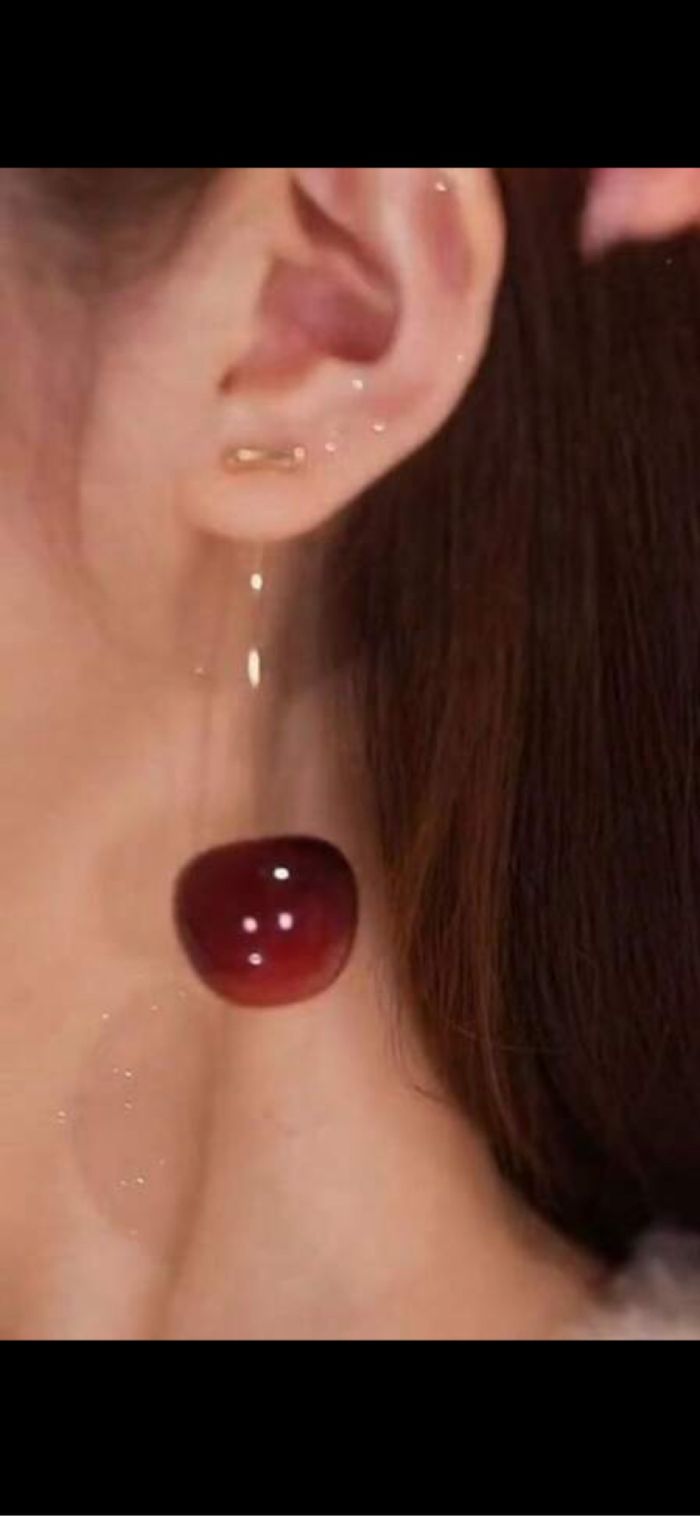 Boucle d’oreille cerise