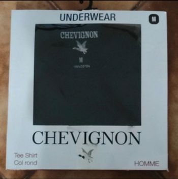 T-shirt Chevignon taille M (neuf)