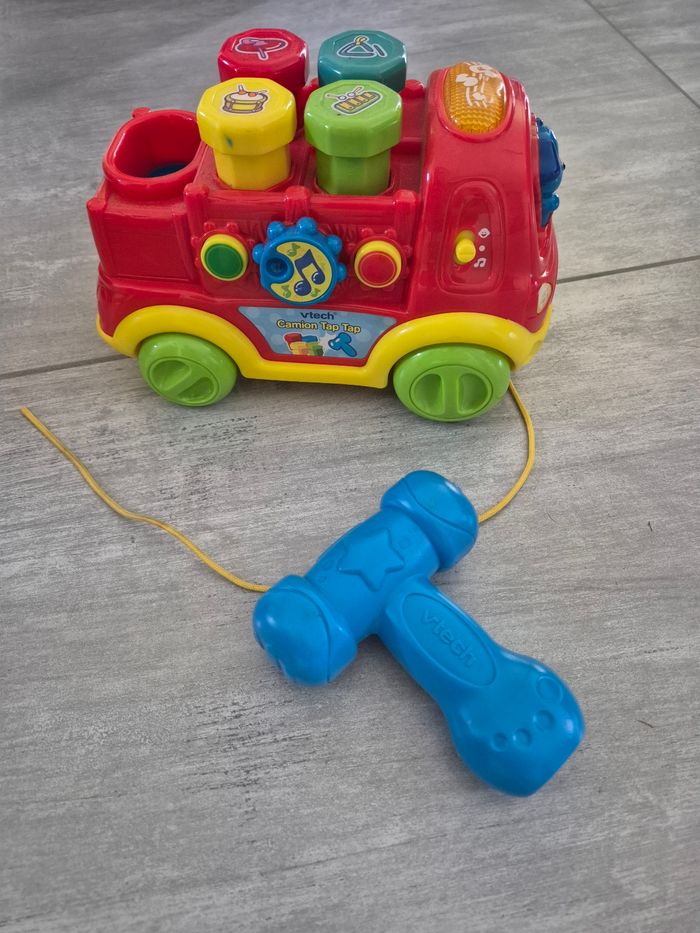 Camion tap tap  VTech avec marteau - photo numéro 2