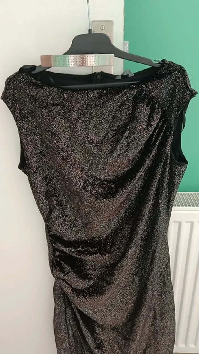Robe noire brillante Taille 36 Neuve Zeeman - photo numéro 3