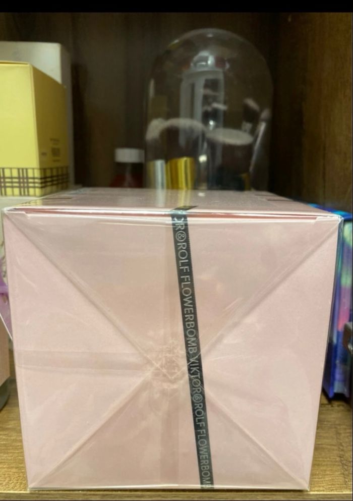 Grand format Flowerbomb Viktor &t Rolf - neuf sous blister, eau de parfum 100 ml - photo numéro 2