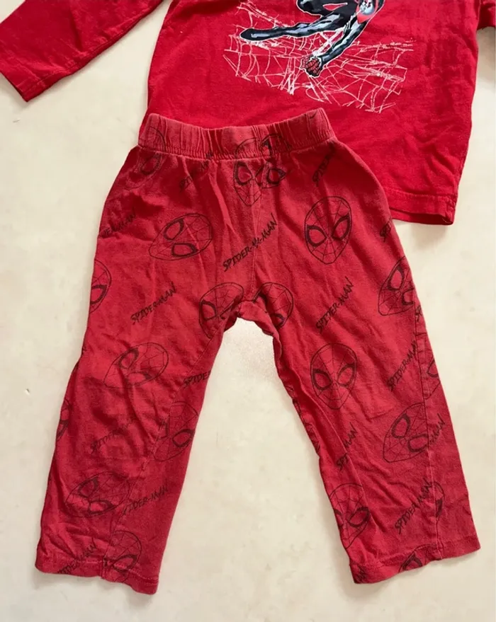 Pyjama rouge Spiderman taille 3 ans 98 cm - photo numéro 2