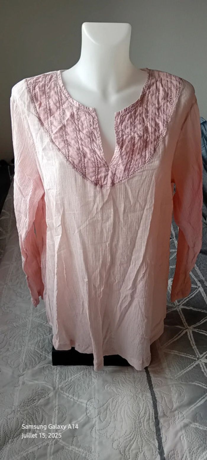 Blouse longue légère col V avec broderies aspect plissé rose femme 48/50 h&m BB - photo numéro 2