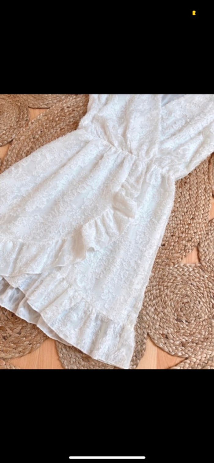 Robe blanche volante - photo numéro 2