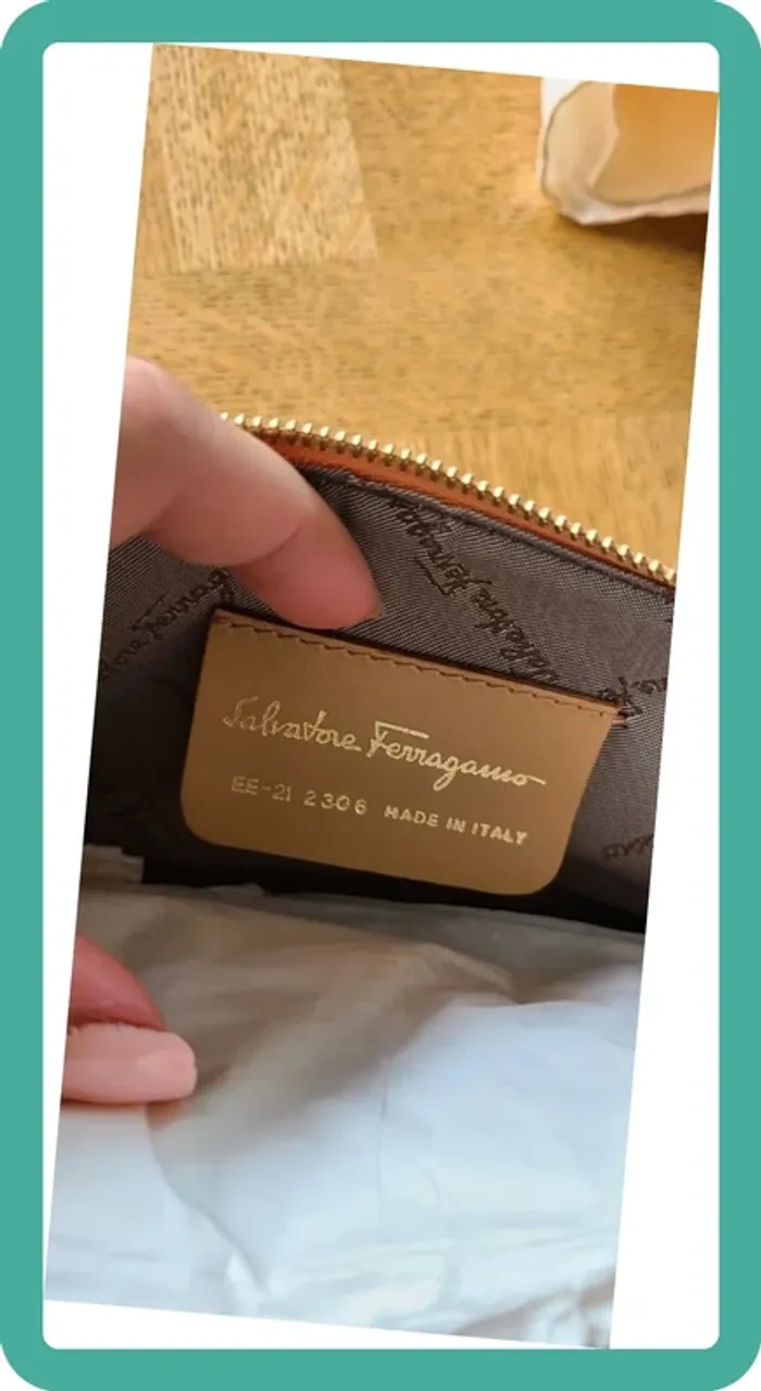 Sac pochette Ferragamo et carré de soie - photo numéro 8
