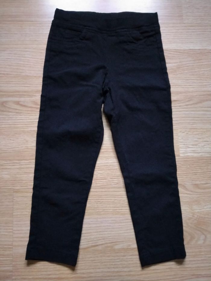 Pantalon noir . Fille. 
Taille 4 ans. Offert pour un lot de 10 Euros - photo numéro 2