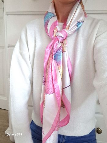 Foulard à motif floral