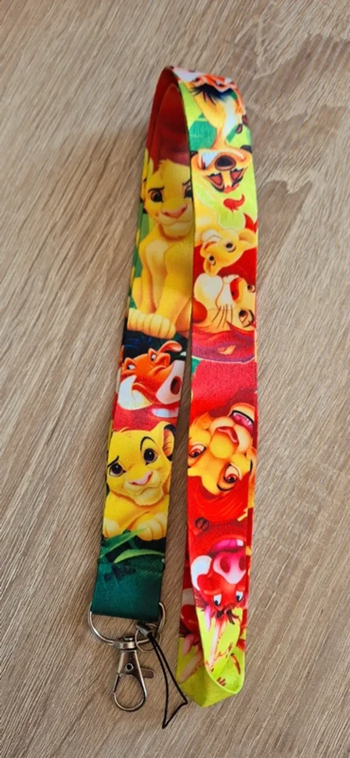 Porte carte d'identité Le Roi Lion avec une lanière fantaisie. - photo numéro 3