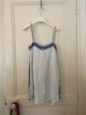 Robe blanche brodée bleu marine - Pull & Bear - Taille M
