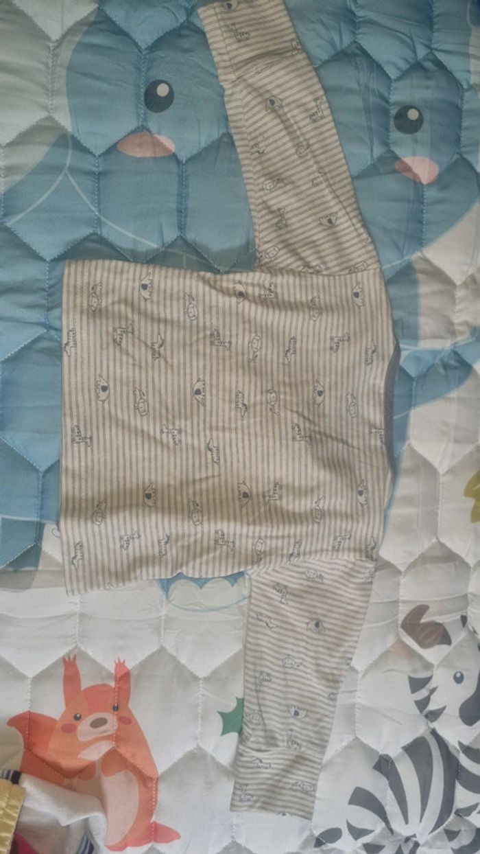Tee-shirt manche longue 6 mois 68 cm en très bon état - photo numéro 6