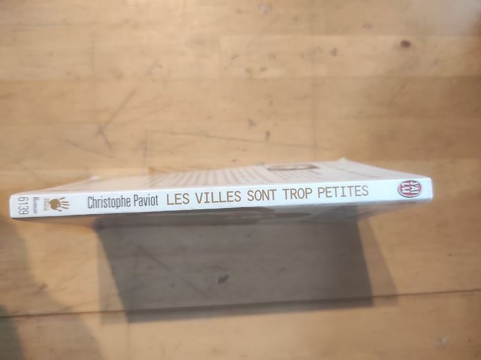 Les villes sont trop petites Christophe Paviot J'ai Lu 2002 - photo numéro 2