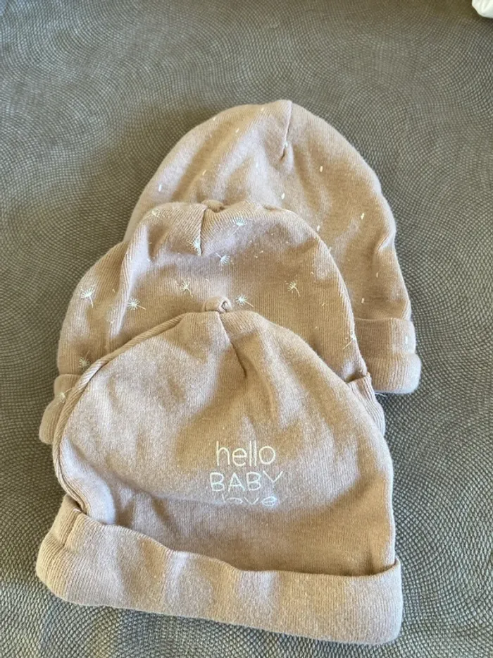 Lot petit bonnet