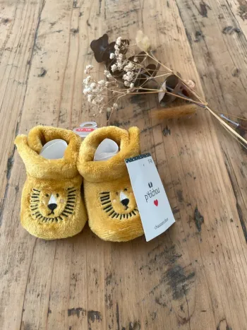 Chaussons bébé Lion