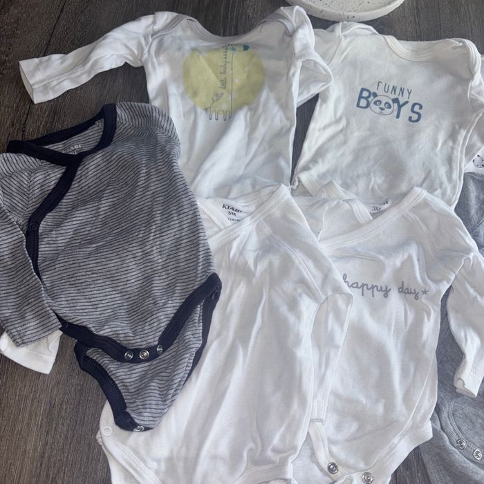 Lot bodies 3 mois - photo numéro 2