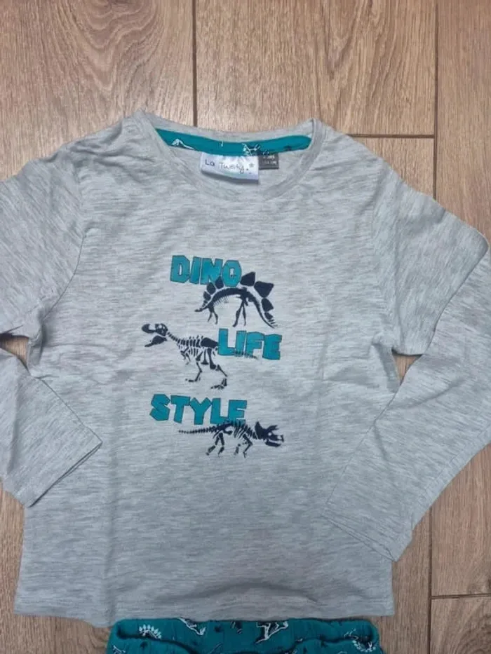Pyjama en coton "la twisty company" gris/turquoise dino 4 ans neuf jamais porté - photo numéro 2