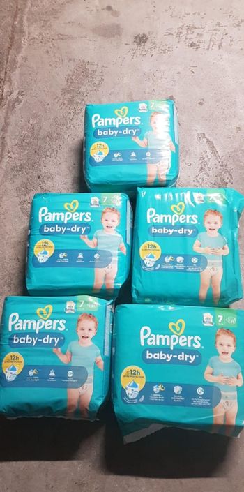 5 paquet de couche Pampers taille 7 a 40€