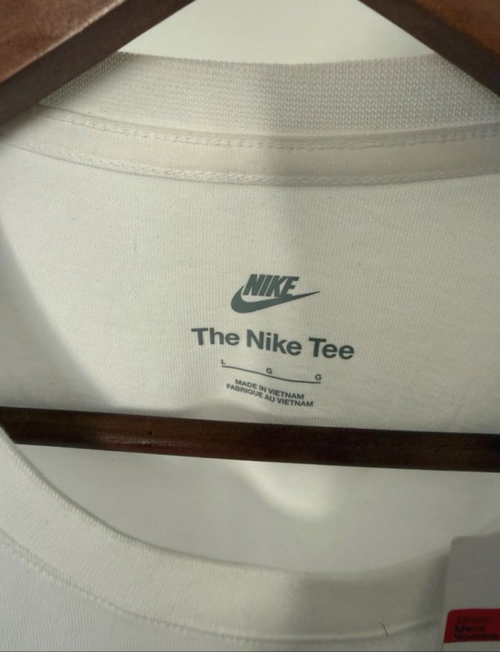 Tee shirt Nike L neuf - photo numéro 3