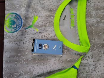 maillot authentique Manchester city avec son coffret 