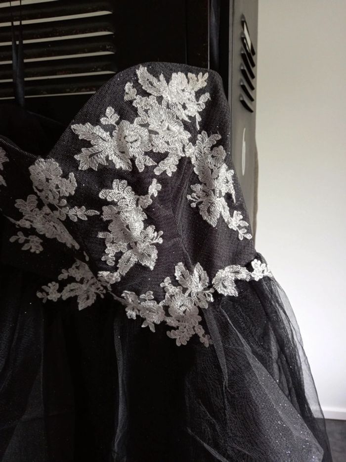 Robe de soirée, couleur noir, Disney, Taille 36 - photo numéro 2