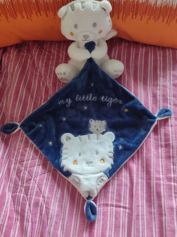 Tigre blanc mouchoir bleu Simba