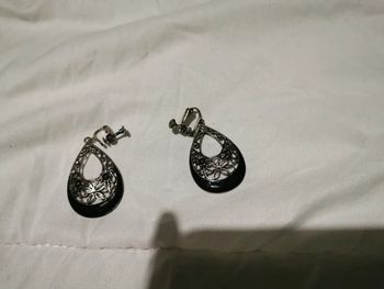 Boucle d'oreille à visser