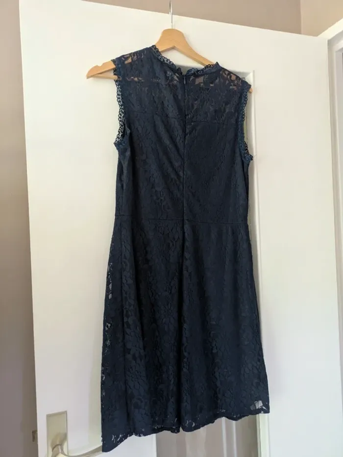 Magnifique robe bleu en dentelle Mela London taille 44 - photo numéro 3