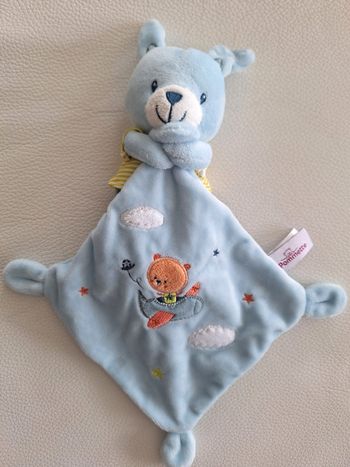 DOUDOU LAPIN BLEU AVEC MOUCHOIR OURS/AVION - POMMETTE