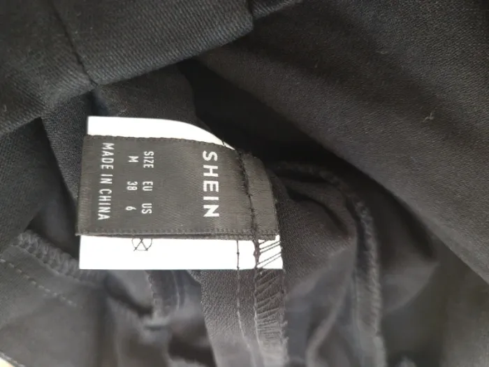 Jean moulant noir taille haute avec zip à lacets taille M - photo numéro 4