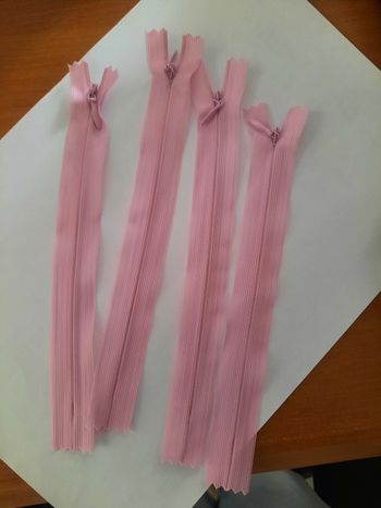 Fermeture éclair invisible neuf rose claire environs 18cm idéal atelier couture