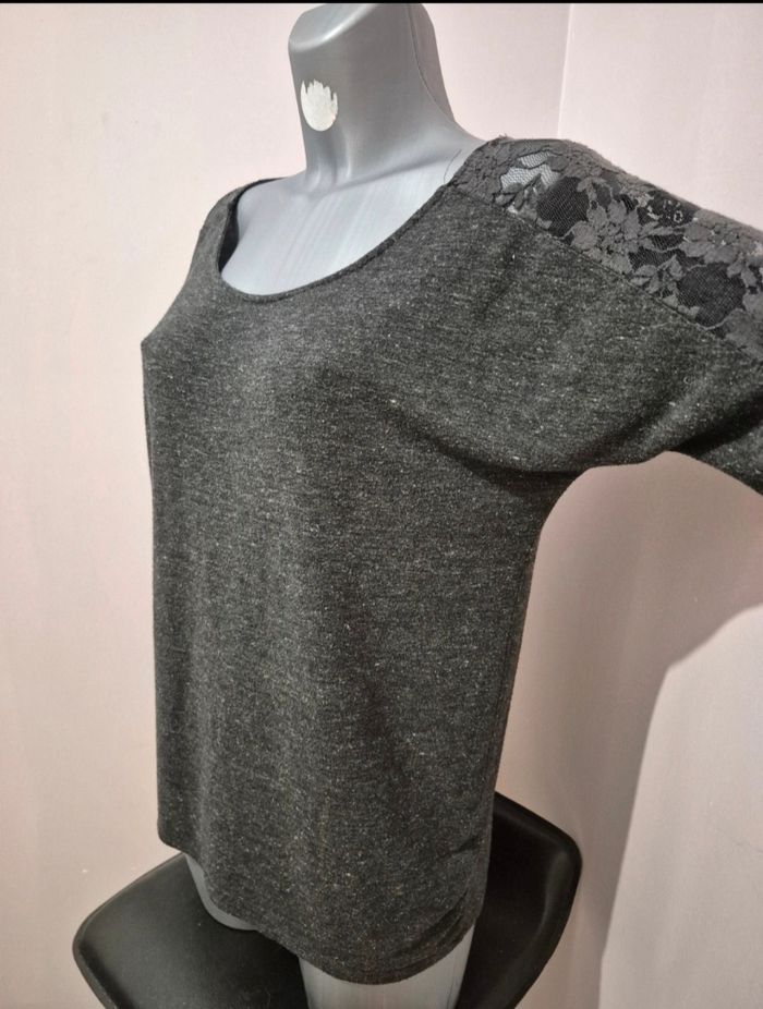 Blouse grise avec manches 3/4 en dentelle - taille M - photo numéro 3
