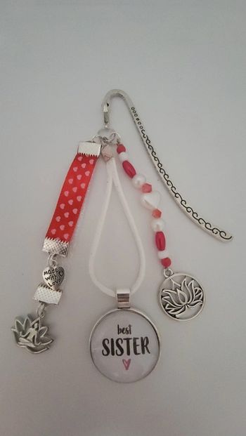 Cadeau sœur, bijoux de sac ou marque page " Best sister"