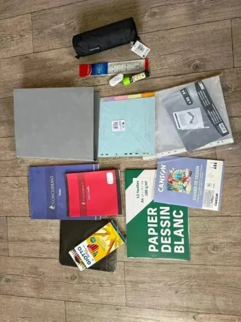 Lot 13 articles matériel école