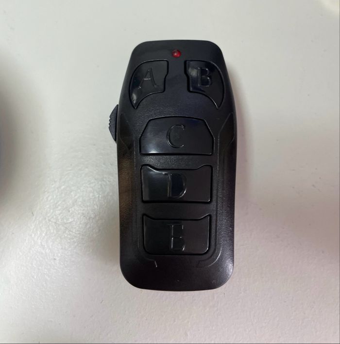 Casque Ironman doré ouverture télécommandée - photo numéro 5