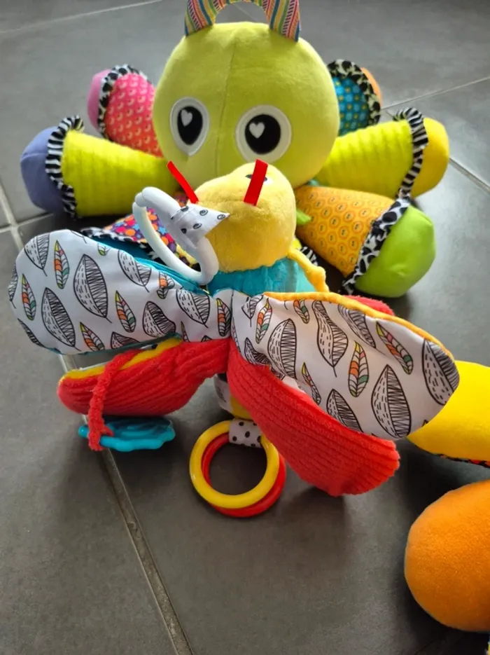 Grande peluche pieuvre musiciale + pieuvre d'activités + hochet Freddie la Luciole - photo numéro 12