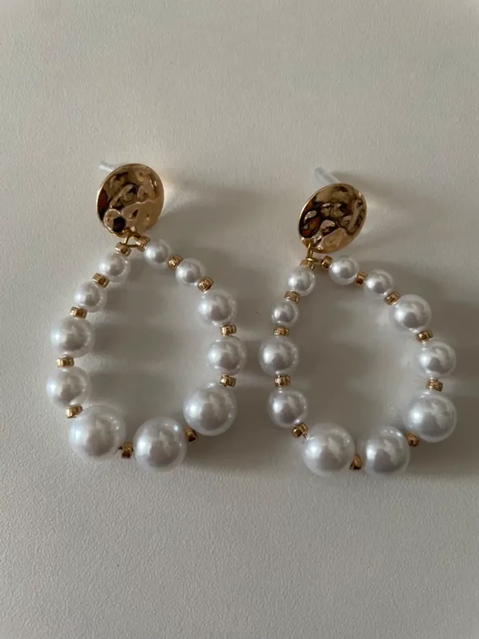 Boucle d’oreille pendantes en perles du groupe MaxMara sans logo,sans étiquette. - photo numéro 5
