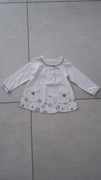 Tunique blanche et violette