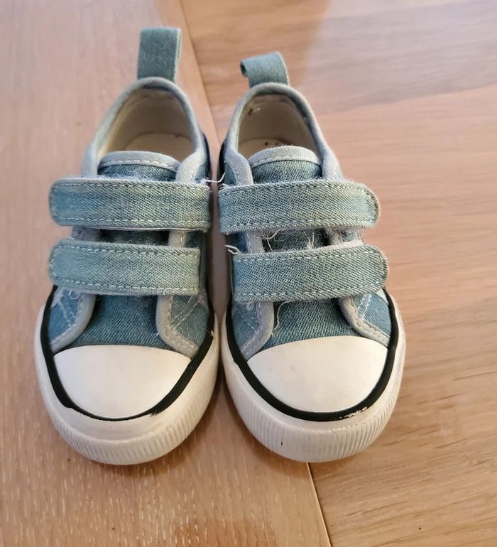 Baskets a scratch primark Taille 22 - photo numéro 2