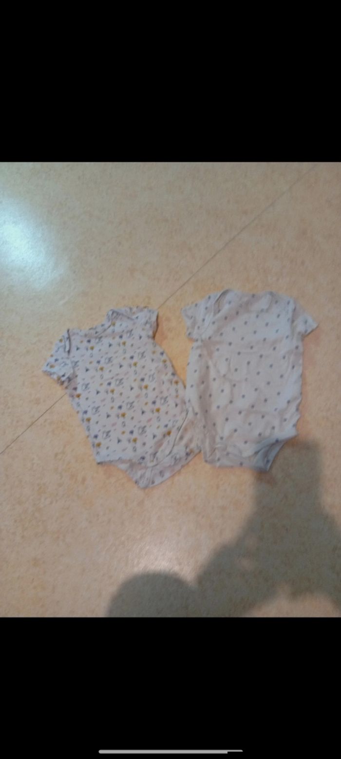 Lot de 2 body taille 6 mois