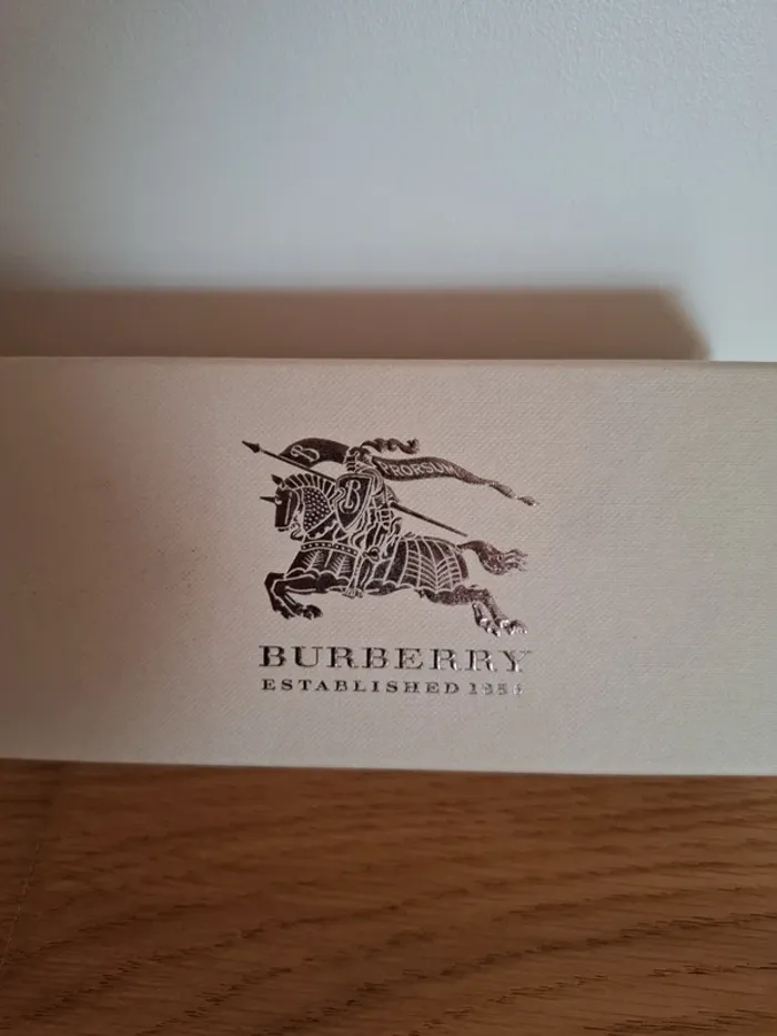 Boîte Burberry - photo numéro 2