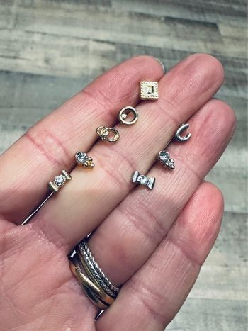 Lot de 8 boucles d’oreilles puces en très bon état