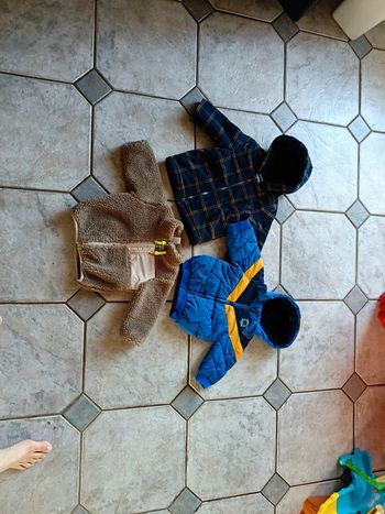 Lot veste manteau doudoune 9/12 mois tbe