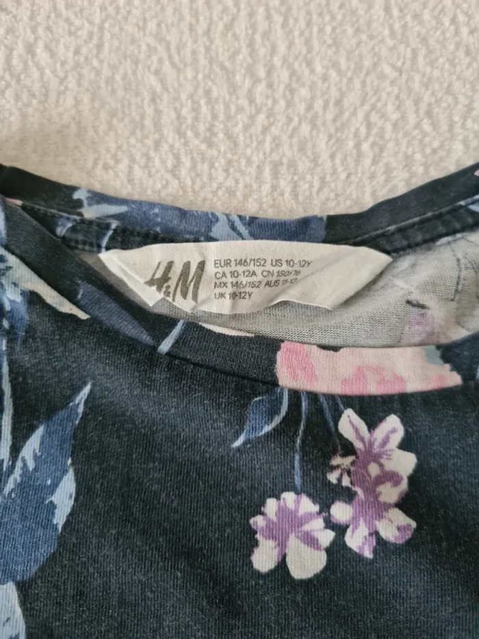 Lot de 13 vêtements (12 t-shirts et 1 legging) - photo numéro 9