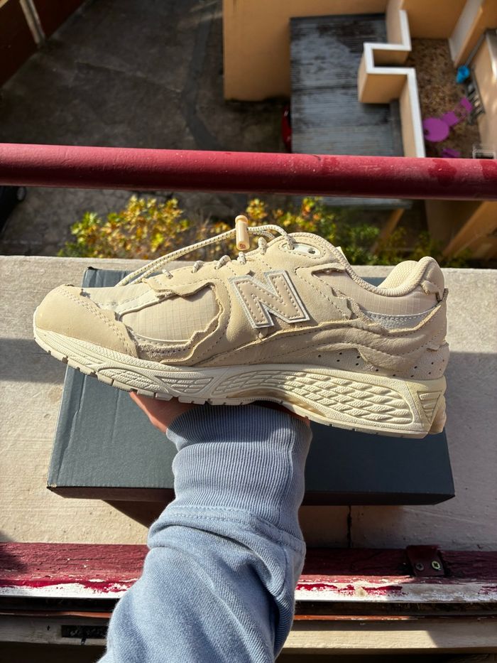 New Balance 2002R Cream - Taille 40 - Neuves - photo numéro 2