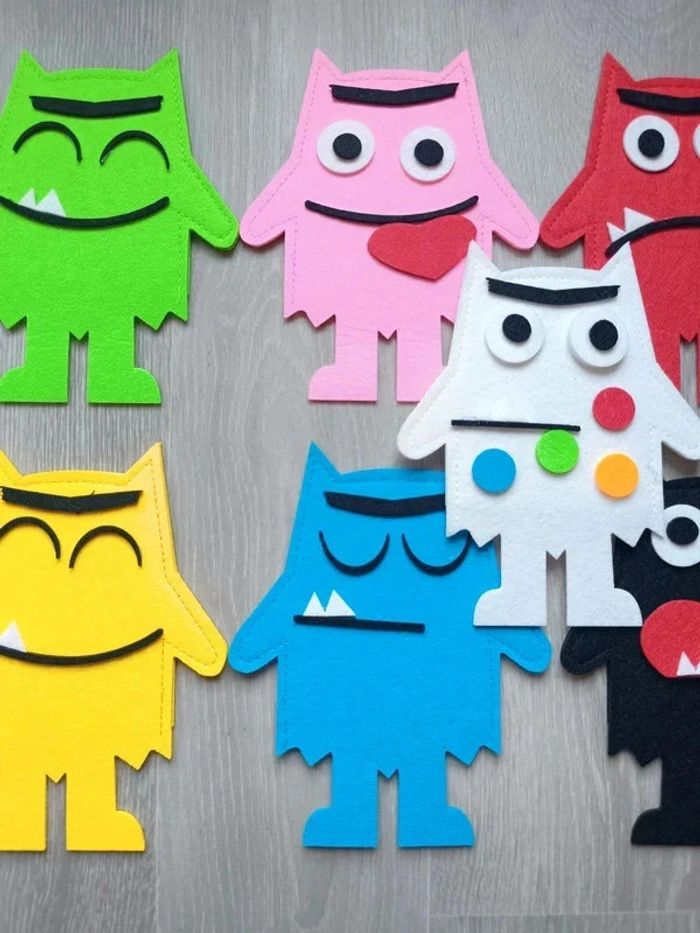 Les 7 peluches marionnettes montres de la couleur des émotions Montessori - photo numéro 3